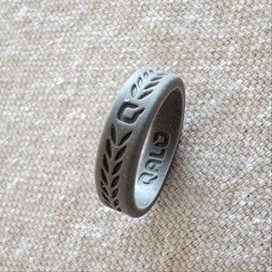 QALO silicone ring - Size 6 - Charcoal Grey Laurel Q2X
